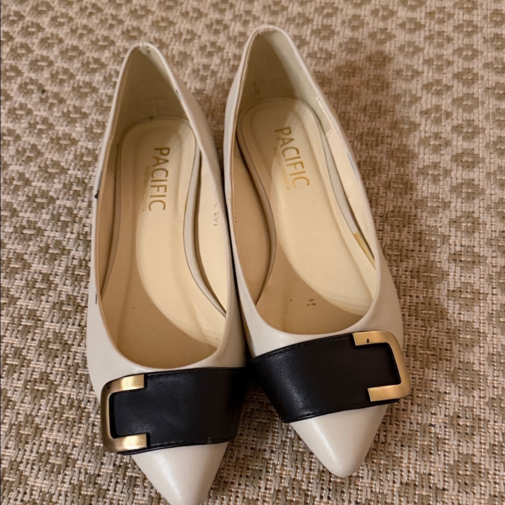 Pacific - Women's Cream and Black Flats